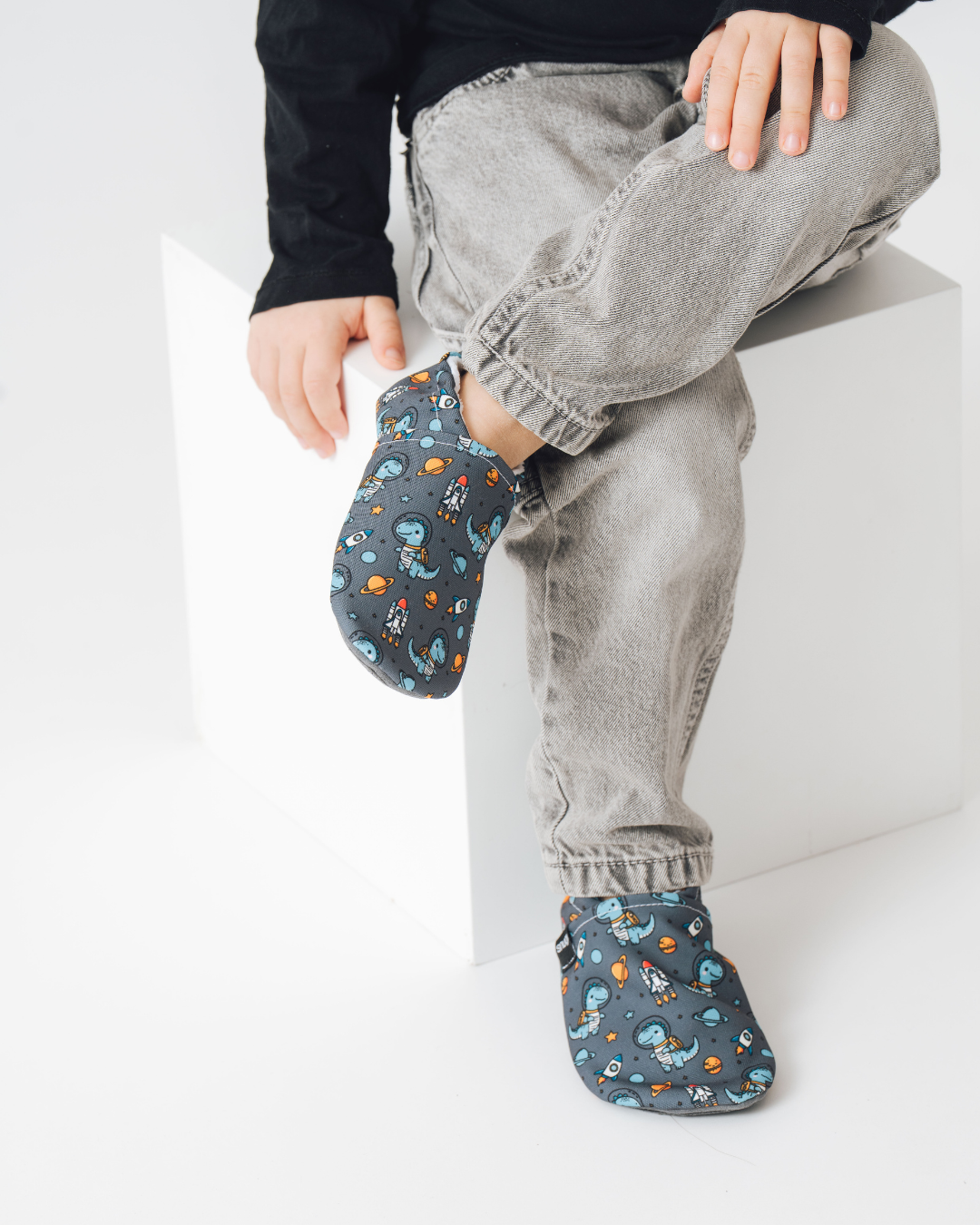 Barfußschuhe Weltraum Dino