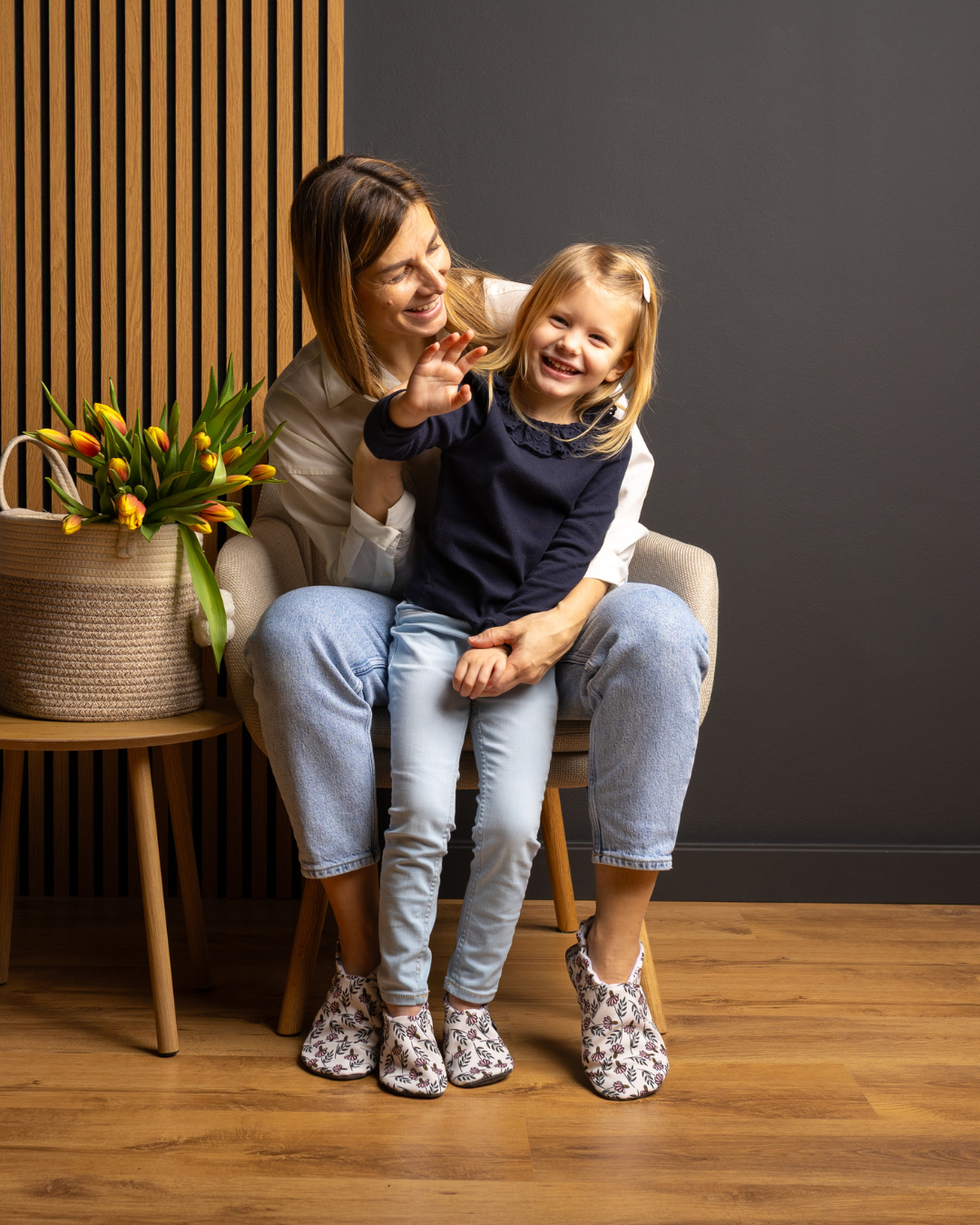 Barfußschuhe Blumen auf Weiß