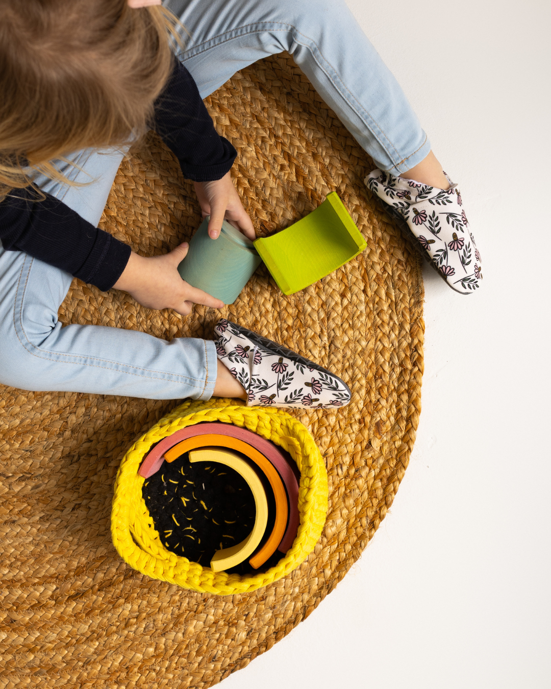 Barfußschuhe Blumen auf Weiß