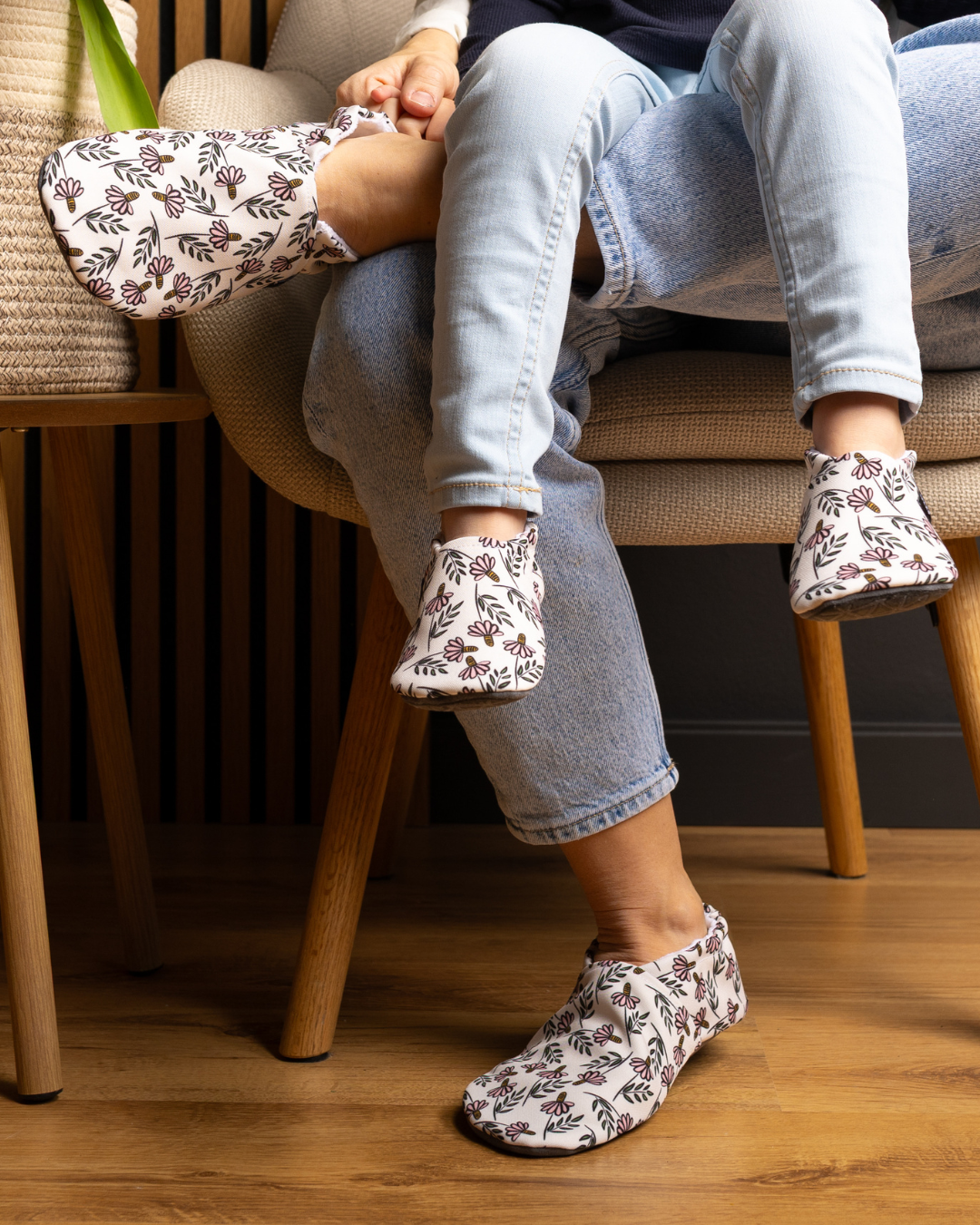 Barfuß Damenschuhe Blumen auf Weiß
