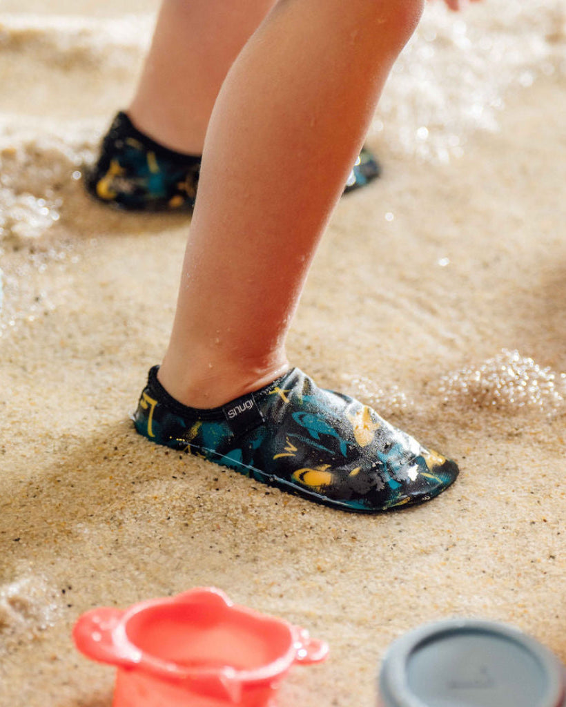 Wasserschuhe Dunkler Ozean